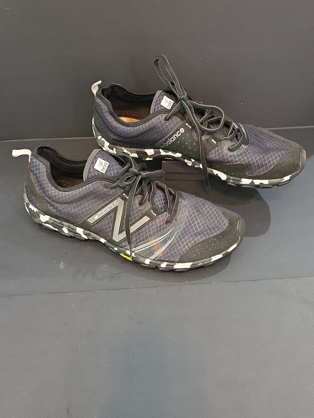 New Balance Minimus 10v3 Men's Black and Gray Trail Athletic Shoes Size 10.5